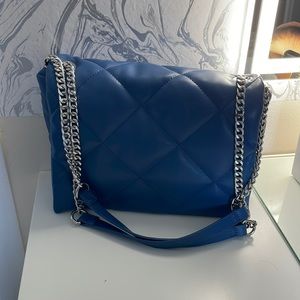 Double-chained shoulder bag